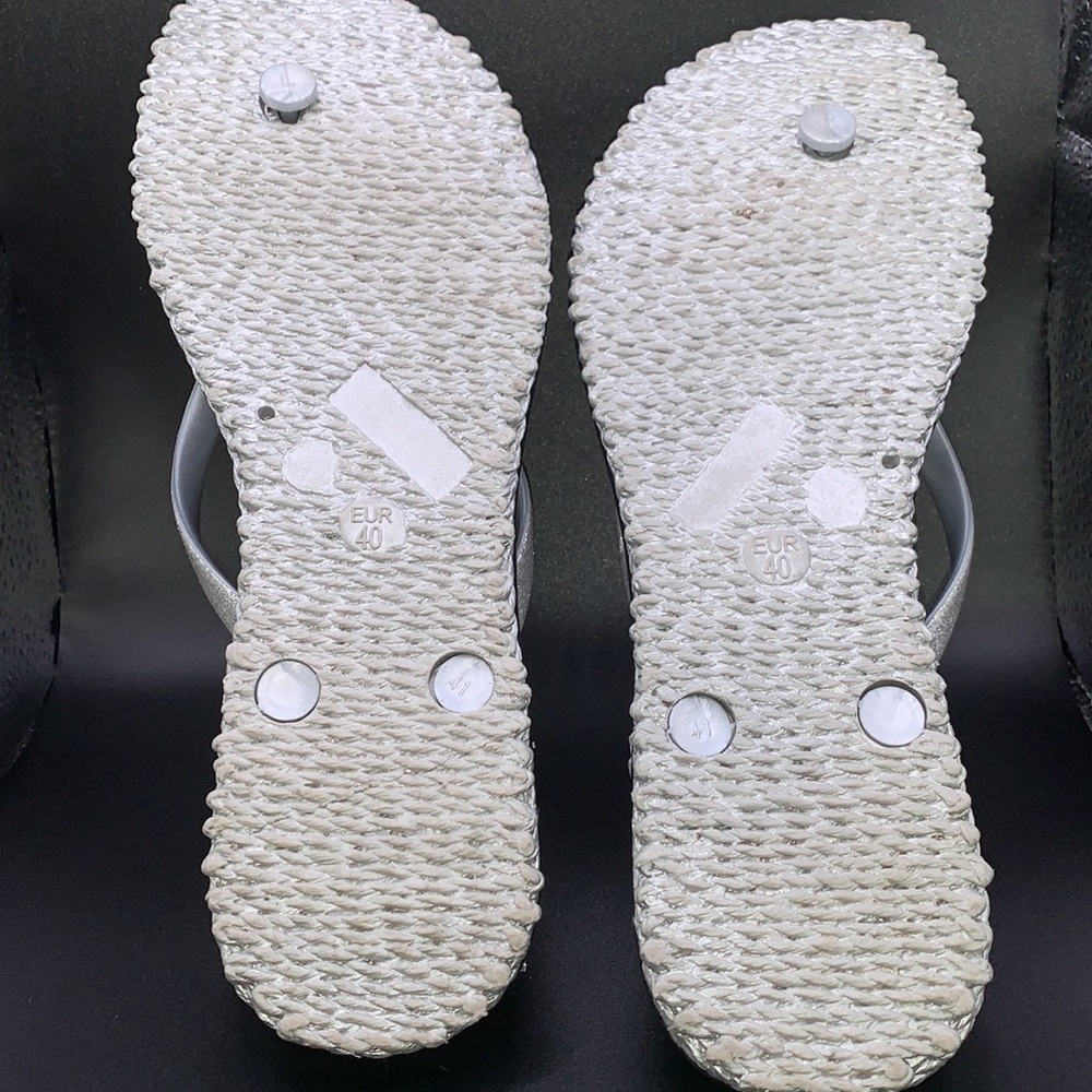Silver rubber thongs Euro size 40 - Picture 2 of 4